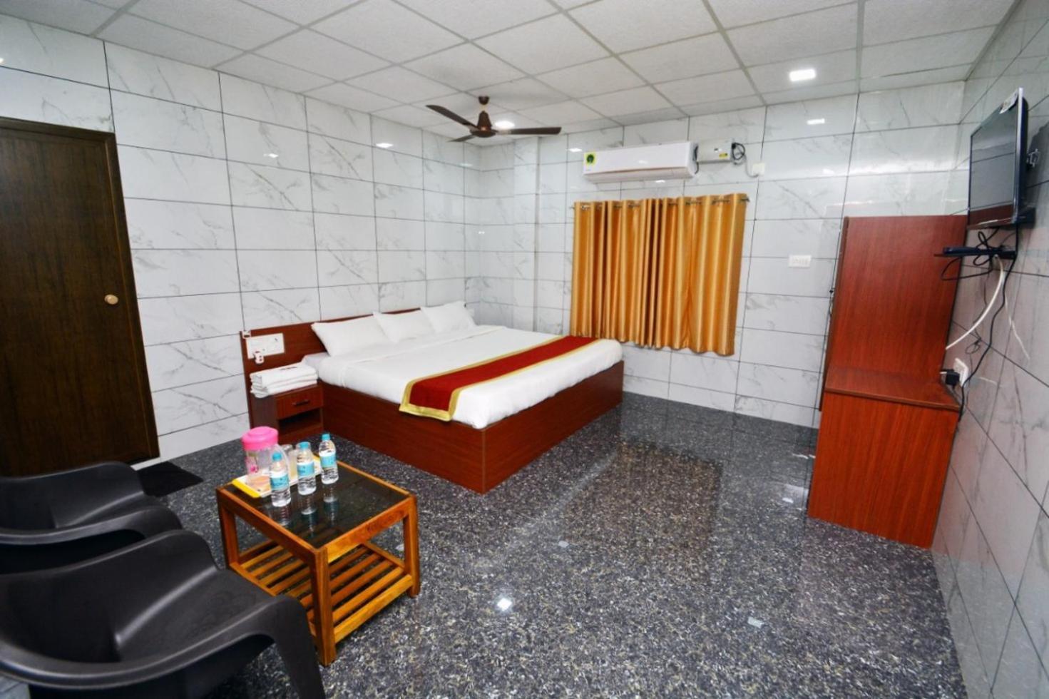 Nethrani Residency Hotel Mavalli Luaran gambar