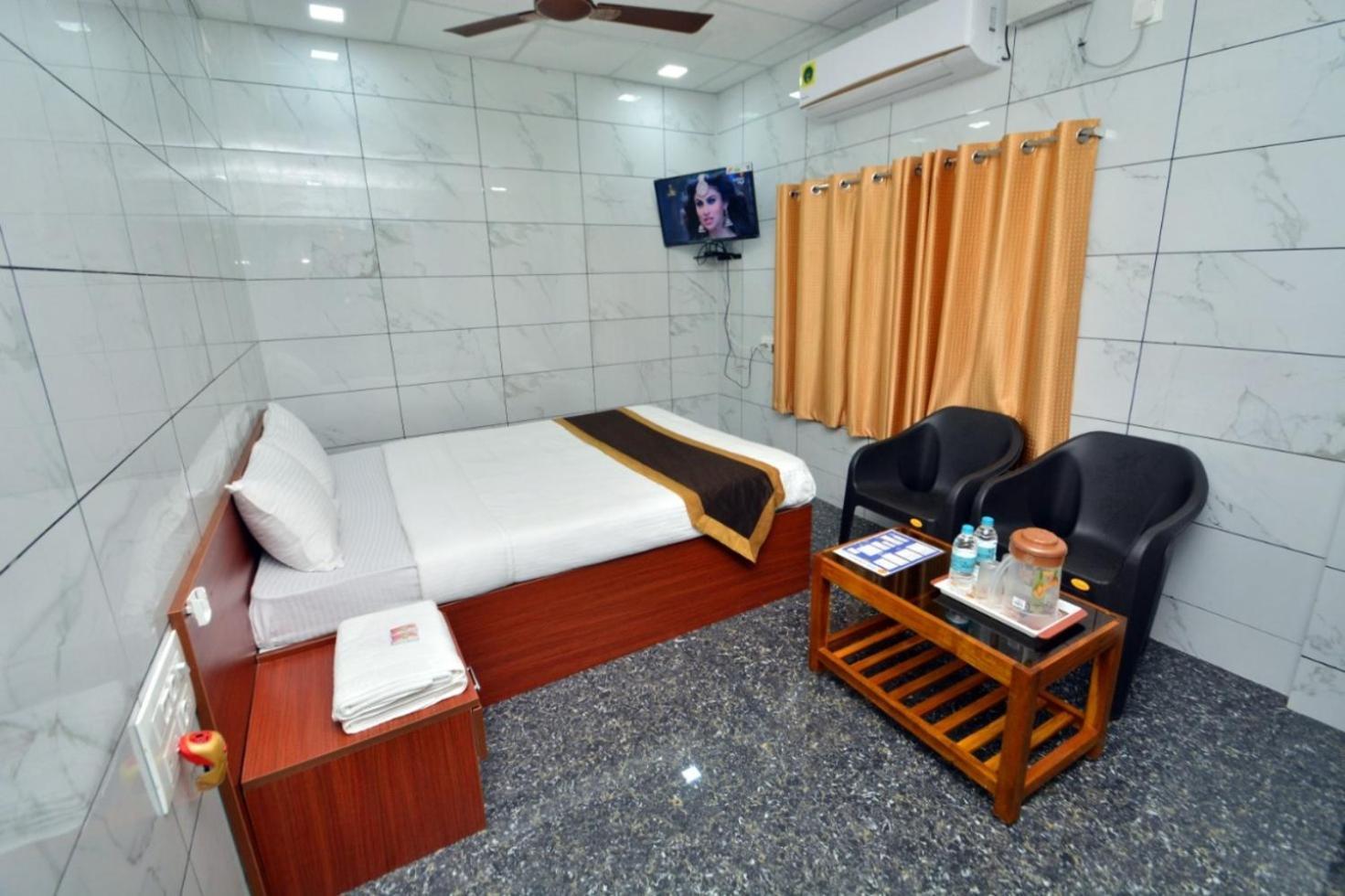 Nethrani Residency Hotel Mavalli Luaran gambar