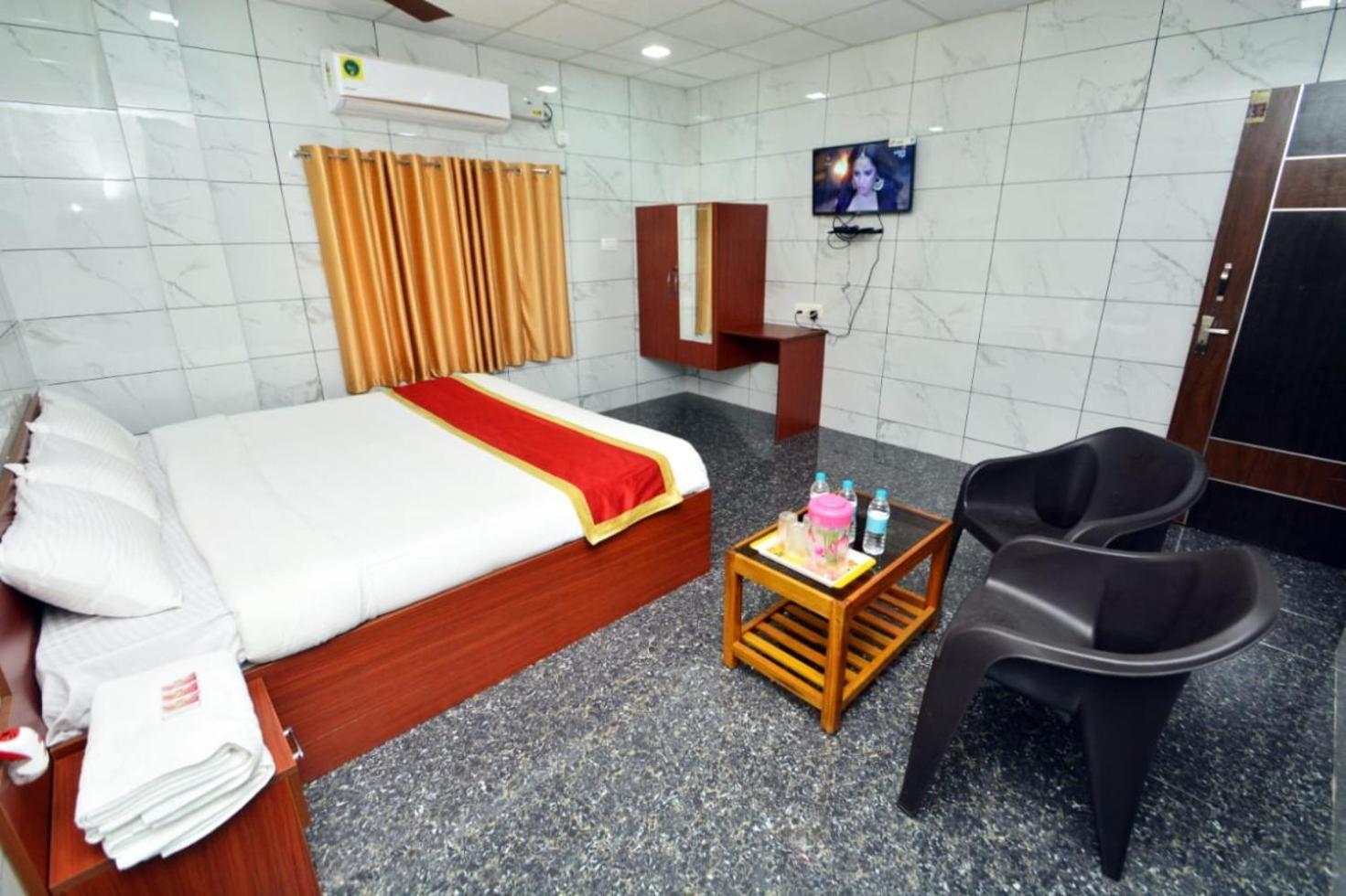 Nethrani Residency Hotel Mavalli Luaran gambar